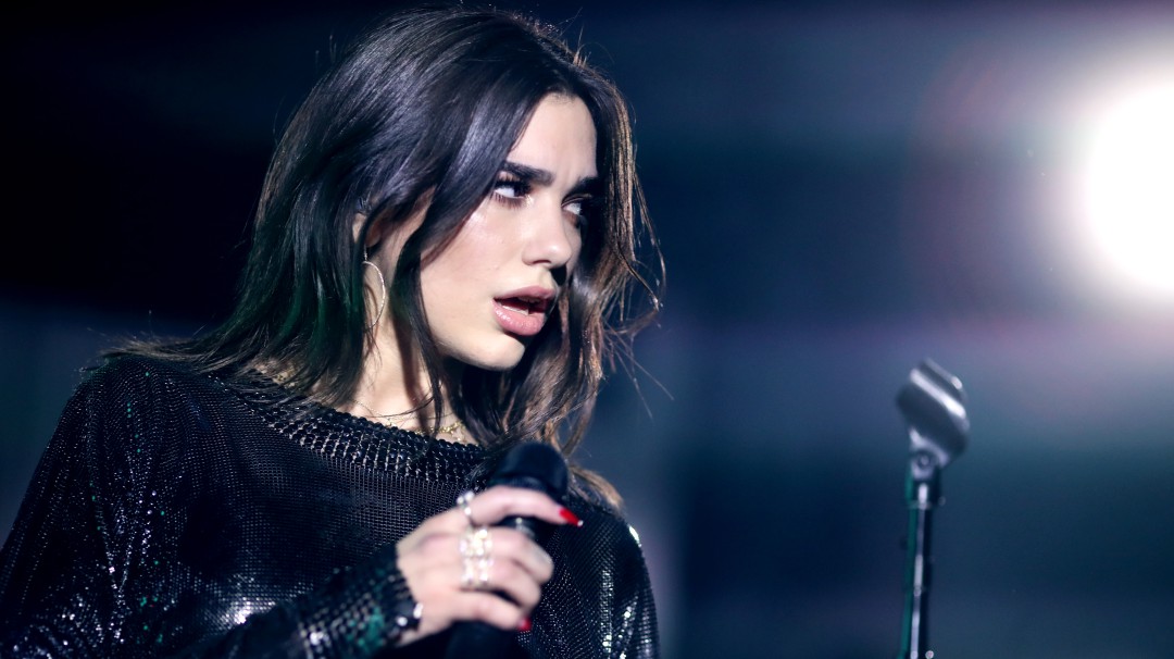 Dua Lipa, el nuevo rostro de la reconocida marca de moda y belleza francesa