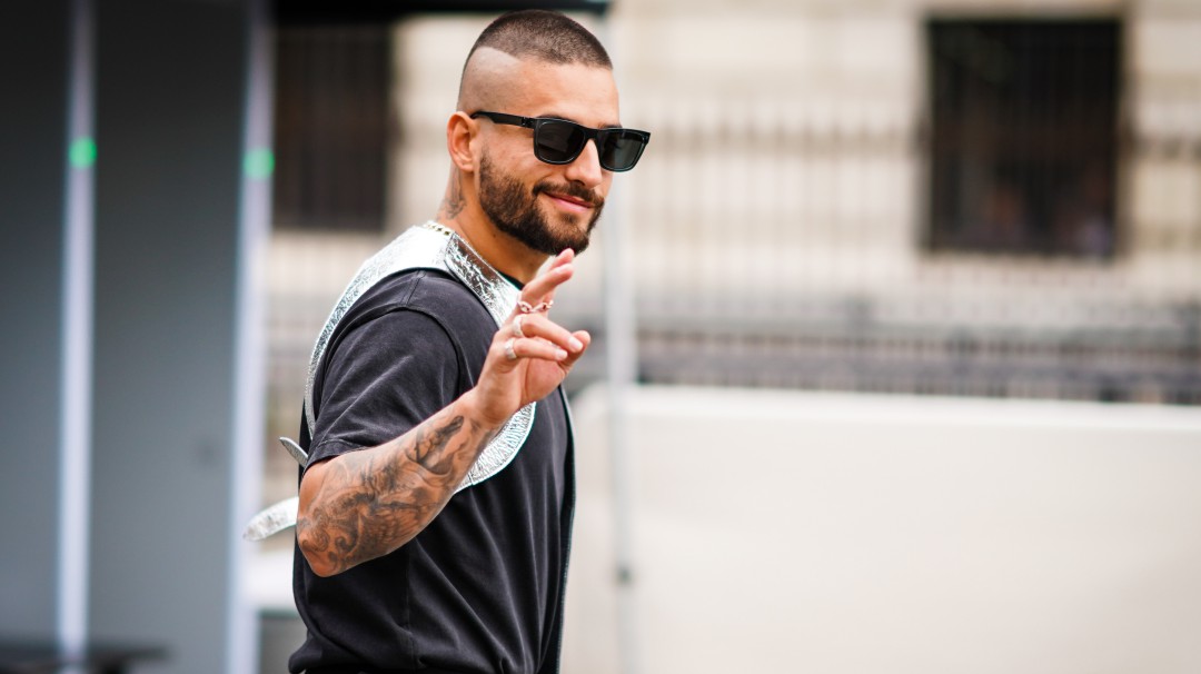 La reacción de Maluma tras el atrevido regalo sexual de sus fans