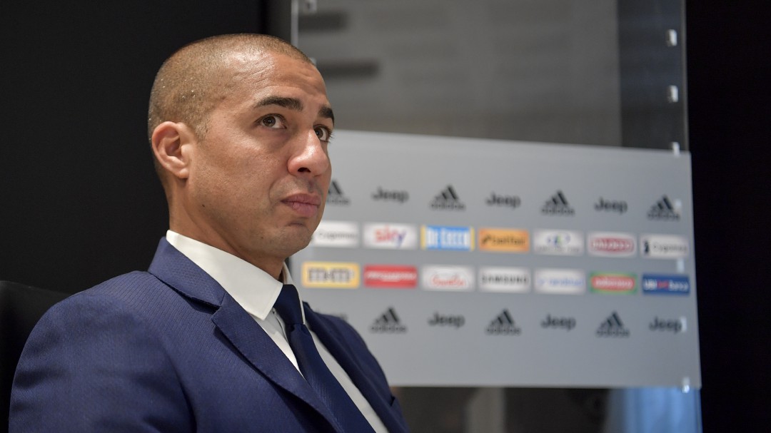 El embajador de la Juventus, David Trezeguet contra la policía de Turín