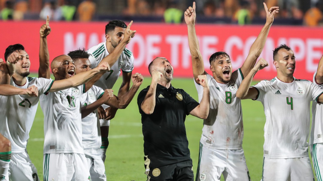 Argelia derrota a Senegal y alza su segunda Copa África 29 años después