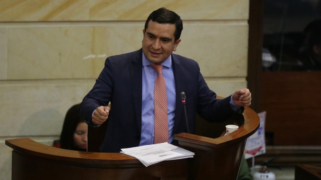 Edward Rodríguez vuelve a dividir al Centro Democrático