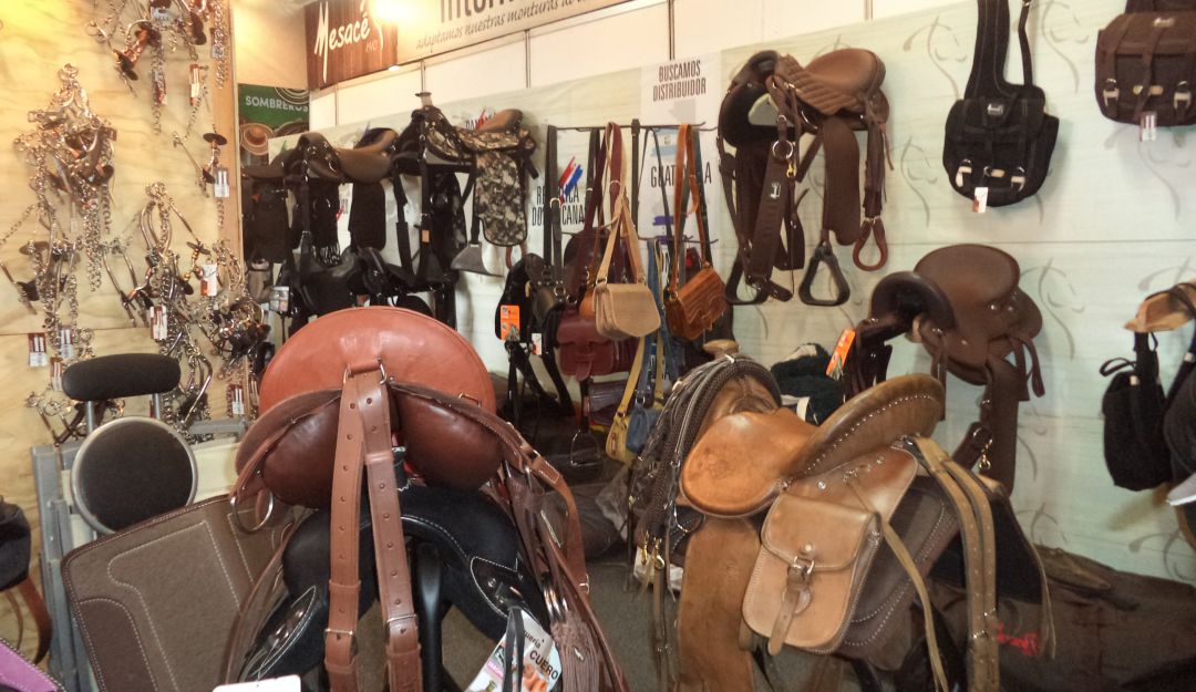 En Agroexpo, sillas de montar