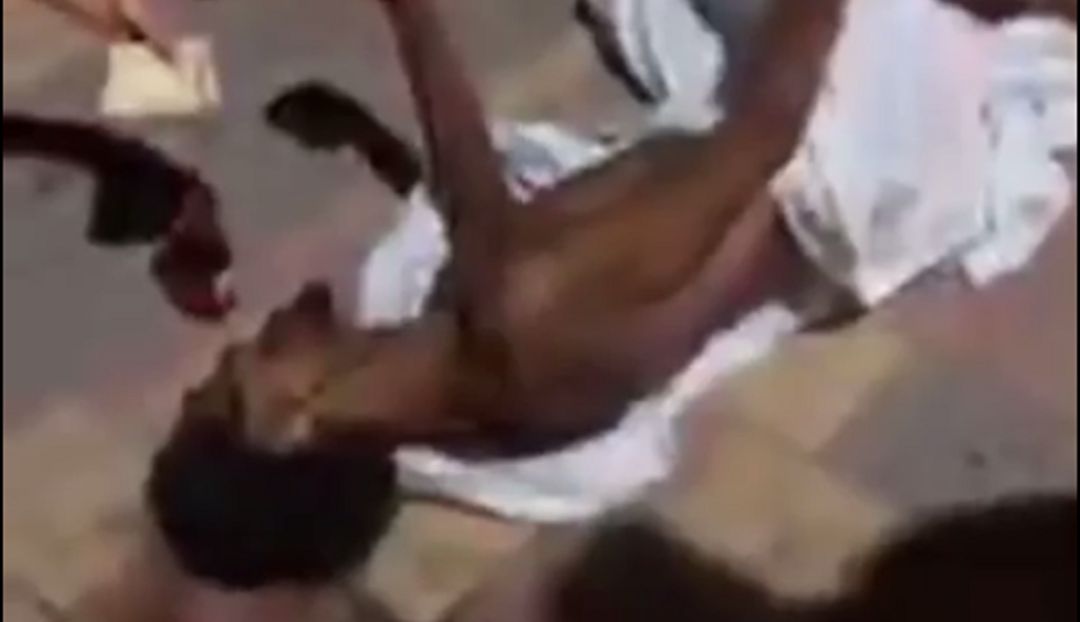 Habitantes de la calle: Indignación por hombre enfermo tirado frente al Hospital de Barranquilla