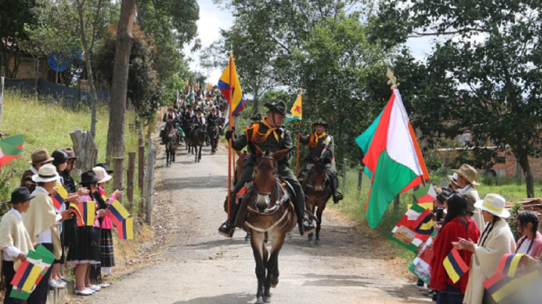 Los Carabineros de la Policía Nacional, recorren "La Ruta Libertadora"