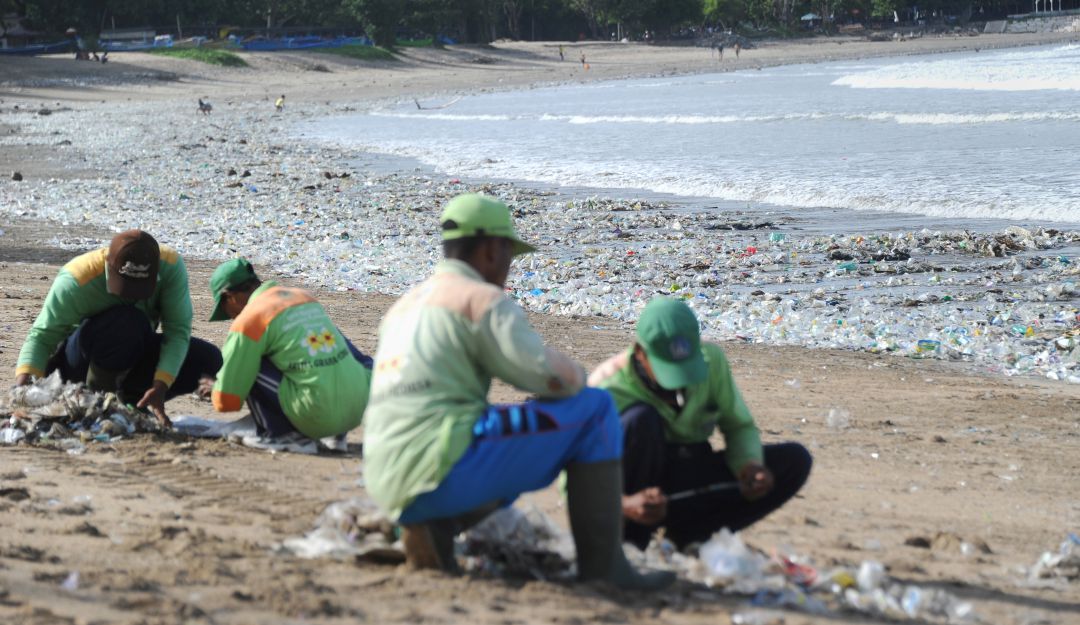 Playas contaminadas de Indonesia.