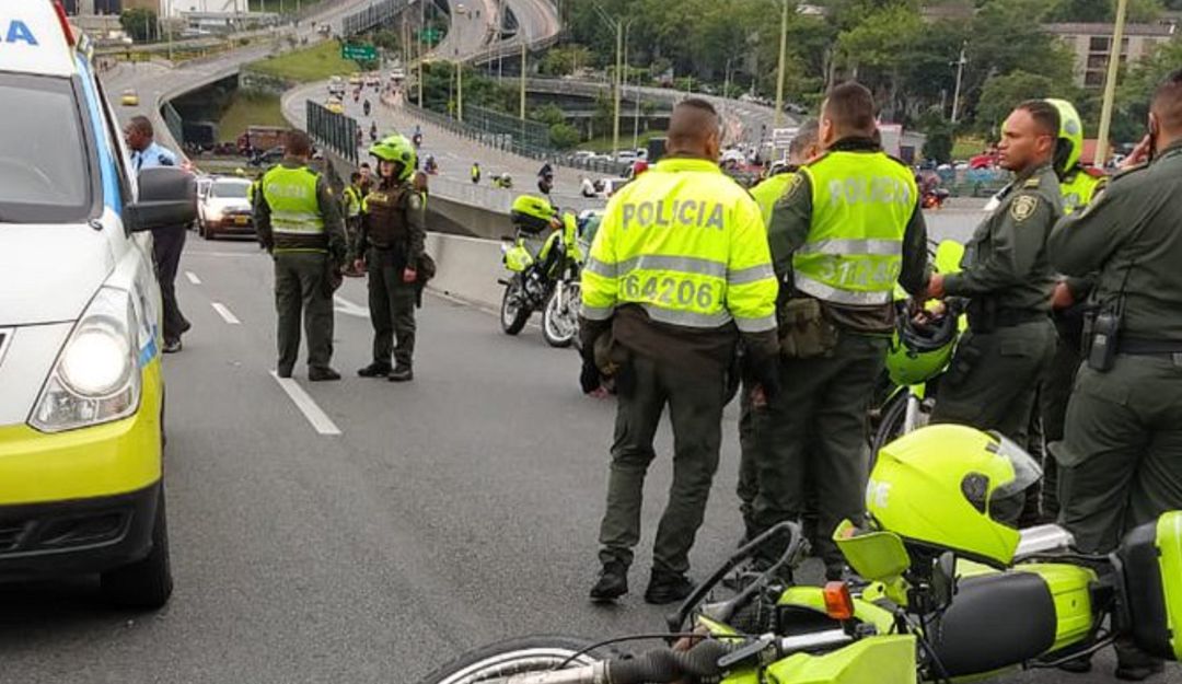 Delincuencia en Medellín, ladrón en fuga, arrolló a motociclistas: Ladrón en fuga arrolló tres motociclistas en el Puente de la Madre Laura