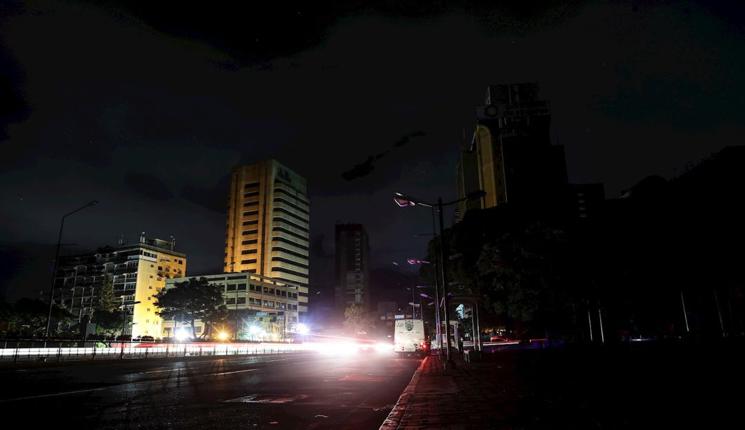 Crisis en Venezuela: El apagón masivo afecta a un tercio de los comercios venezolanos