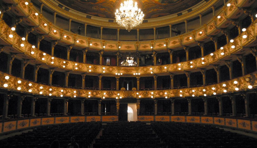 Teatro Colón, ubicado en Bogotá y escenario de la 'contienda' entre los escritores seleccionados
