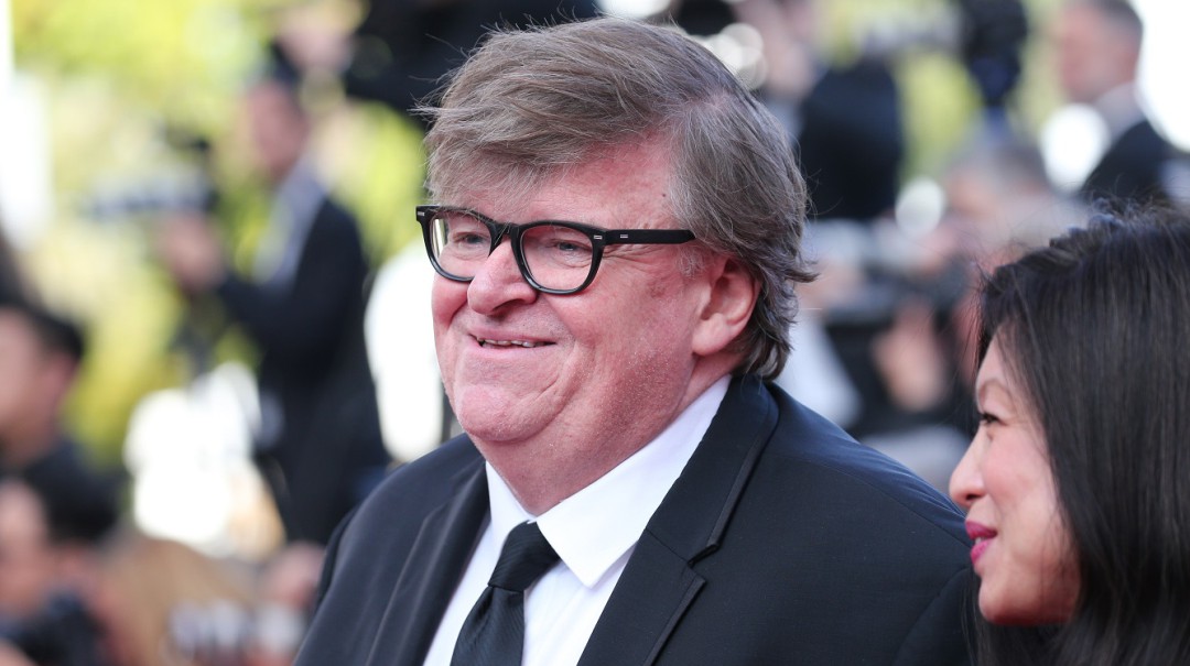 Trump aplaude a Michael Moore por crítica al fiscal de la trama rusa
