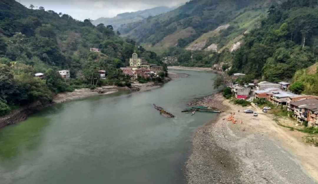 Retuvieron a contratistas y funcionarios de EPM en Pto Valdivia: Retuvieron a contratistas y funcionarios de EPM en Puerto Valdivia