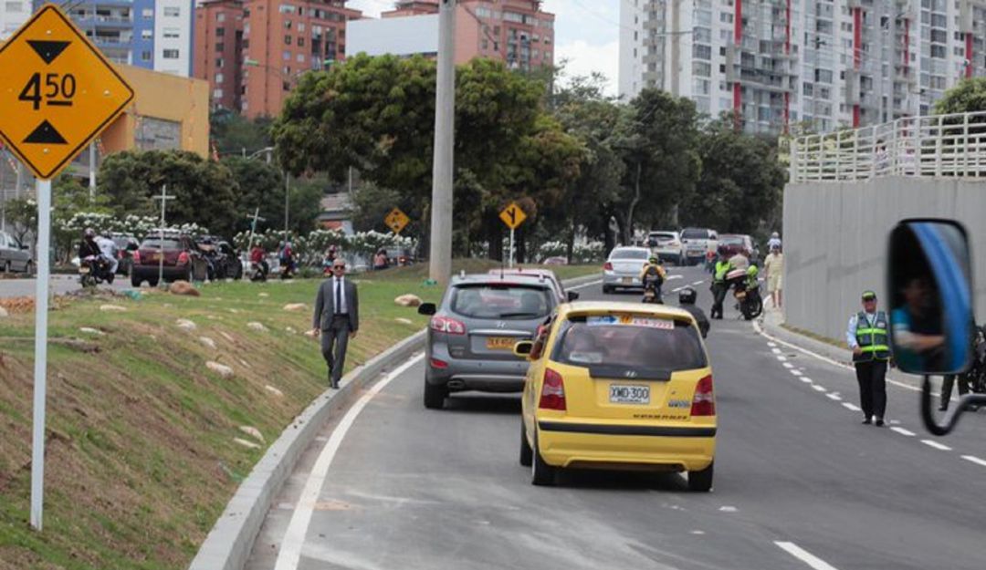 BUCARAMANGA ABREN PASO POR LA PROLONGACIÓN DEL TERCER CARRIL TCC: Abrieron prolongación de la paralela en Molinos