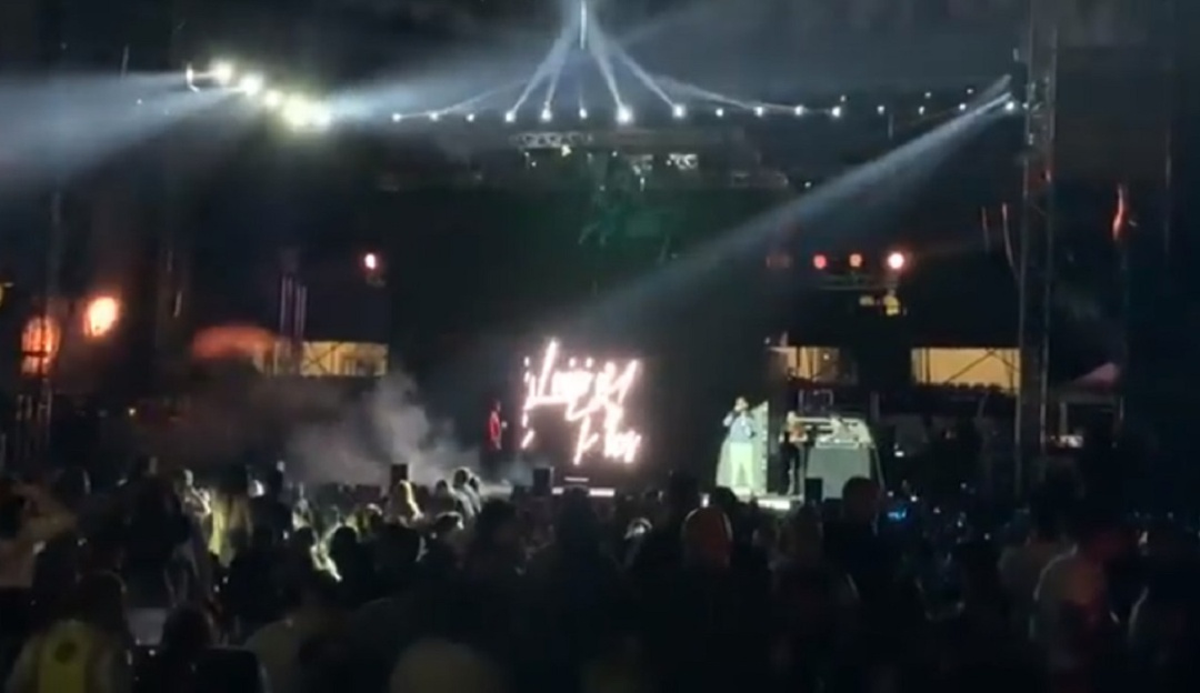 En pleno concierto reguetonero invitó a jóvenes a consumir marihuana