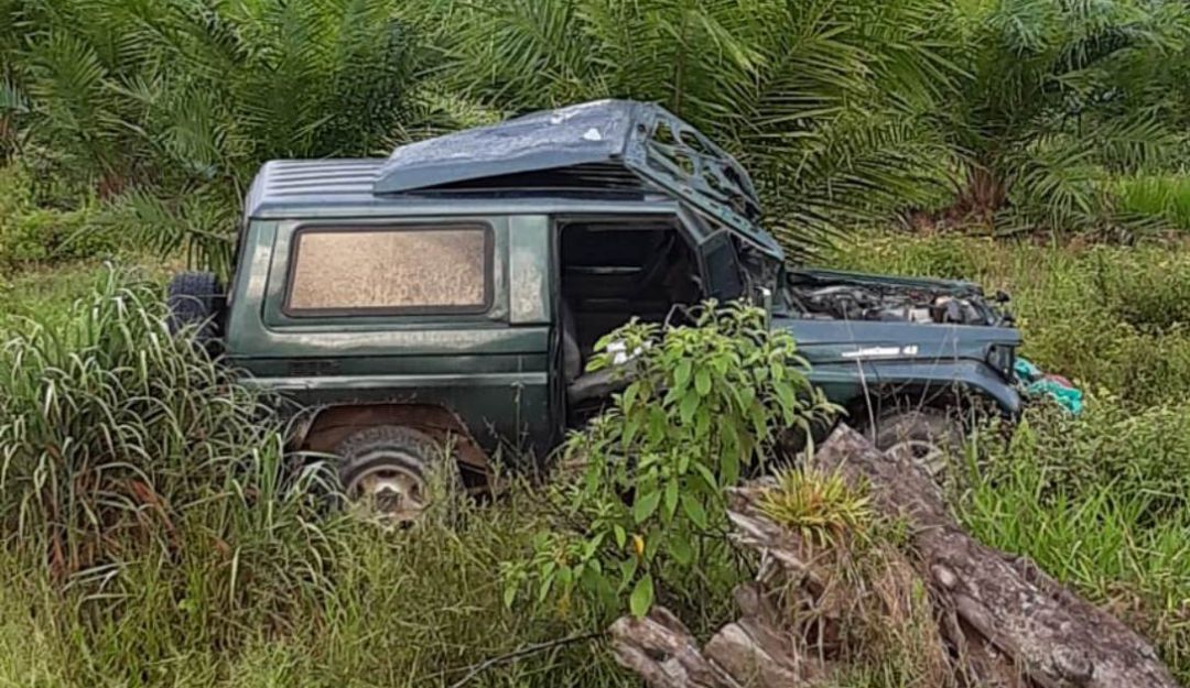 Cilindro bomba vehículo destrozado herido sur de Bolívar: Cilindro bomba deja 4 heridos y un vehículo afectado en el sur de Bolívar