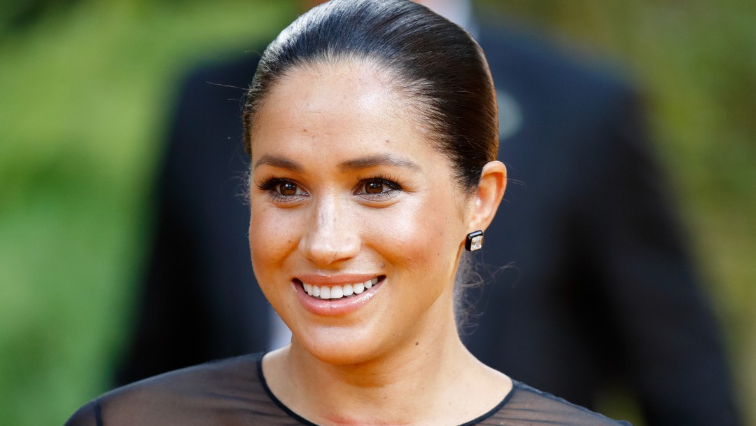 Meghan Markle mezcla prendas de diseño en su número de Vogue