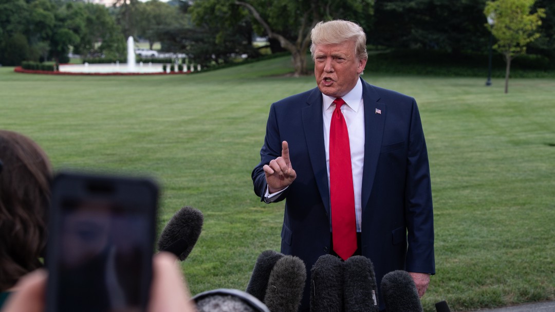 Petróleo cierra con fuerte caída tras anuncio de Trump sobre China