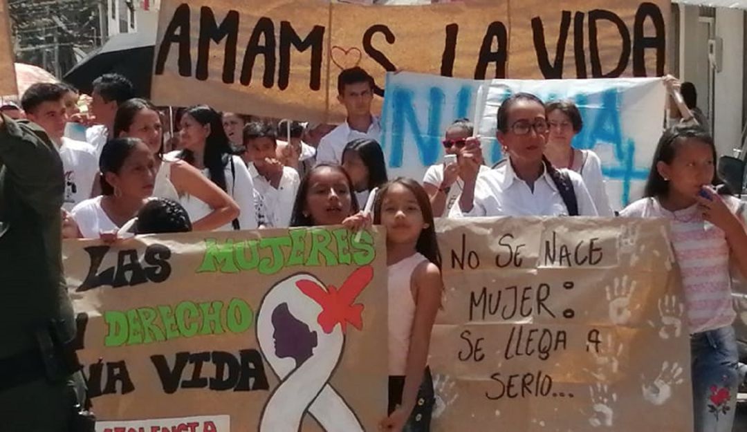Feminicidios: Marchan para rechazar feminicidios en Tolima