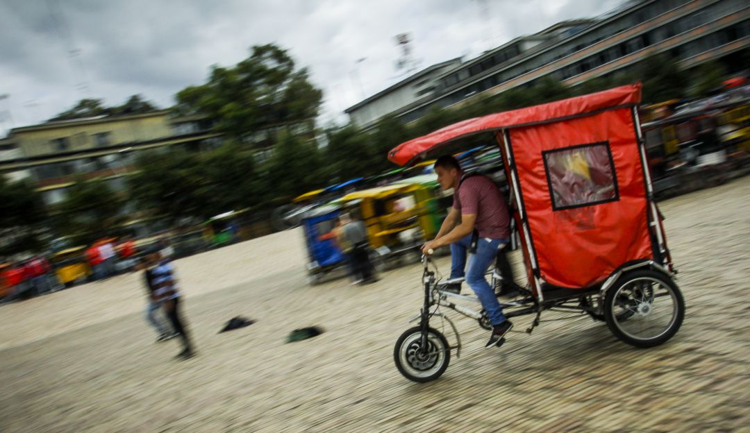 Venezolanos en Colombia: Casi el 40% de los bicitaxistas en Bogotá son venezolanos
