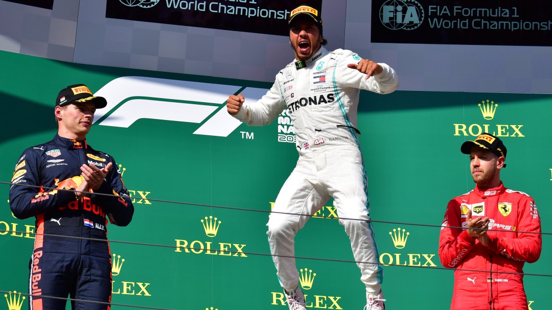 Hamilton ganó en Hungría y amplió su diferencia en el liderato