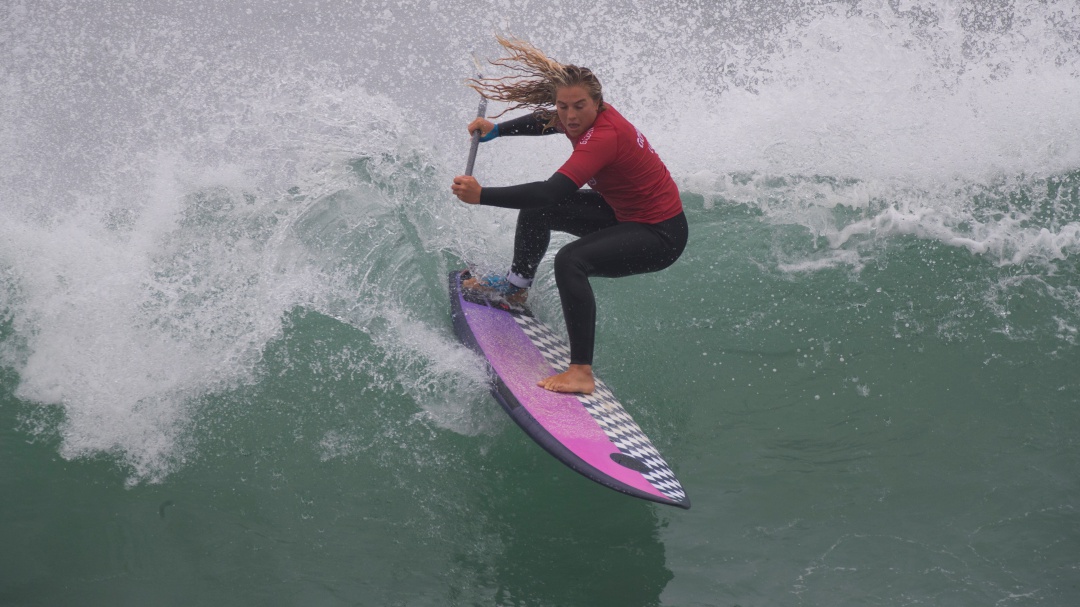 Los hermanos Gómez conquistan en el surf nuevos oros para Colombia