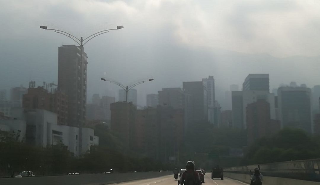 Pico y placa y movilidad sostenible para superar contingencia en Medellín