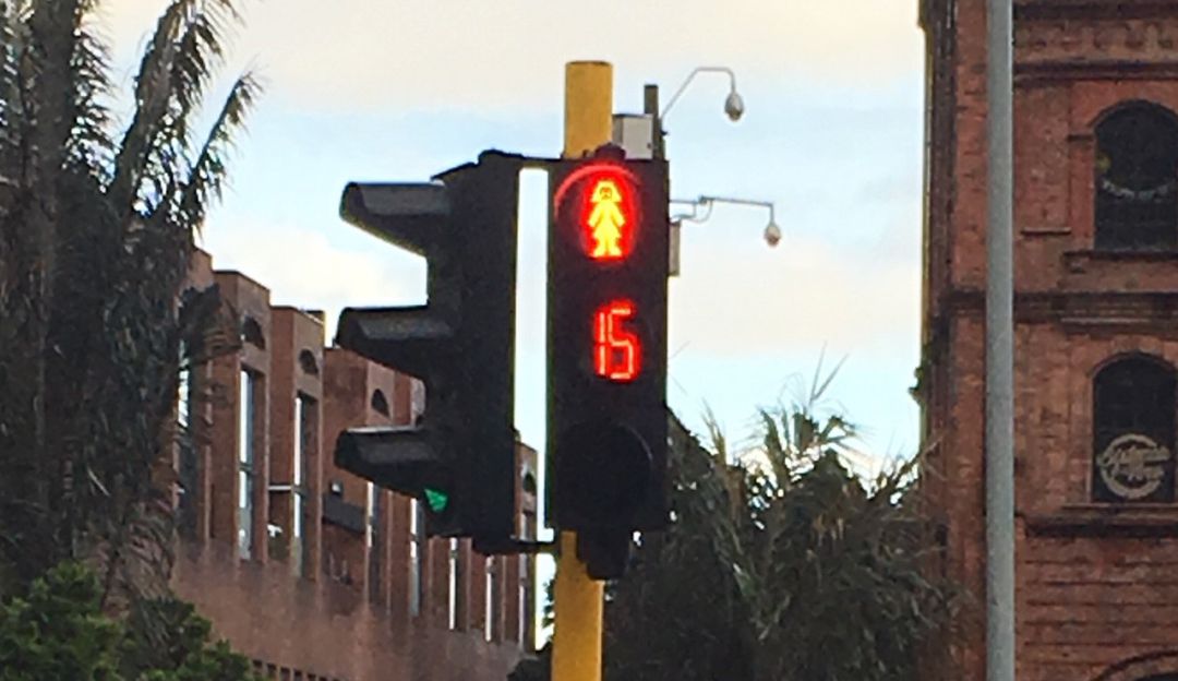 Semáforos de mujer en Bogotá: “Prudencia” es el nombre del ícono de los semáforos