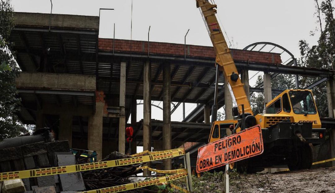 Demolición predio Bambú: Inició demolición de mansión ilegal construida en Cerros Orientales