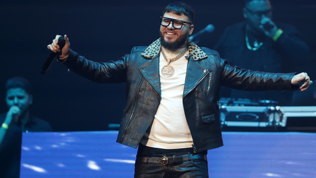 Video: ¿Farruko usa peluca?