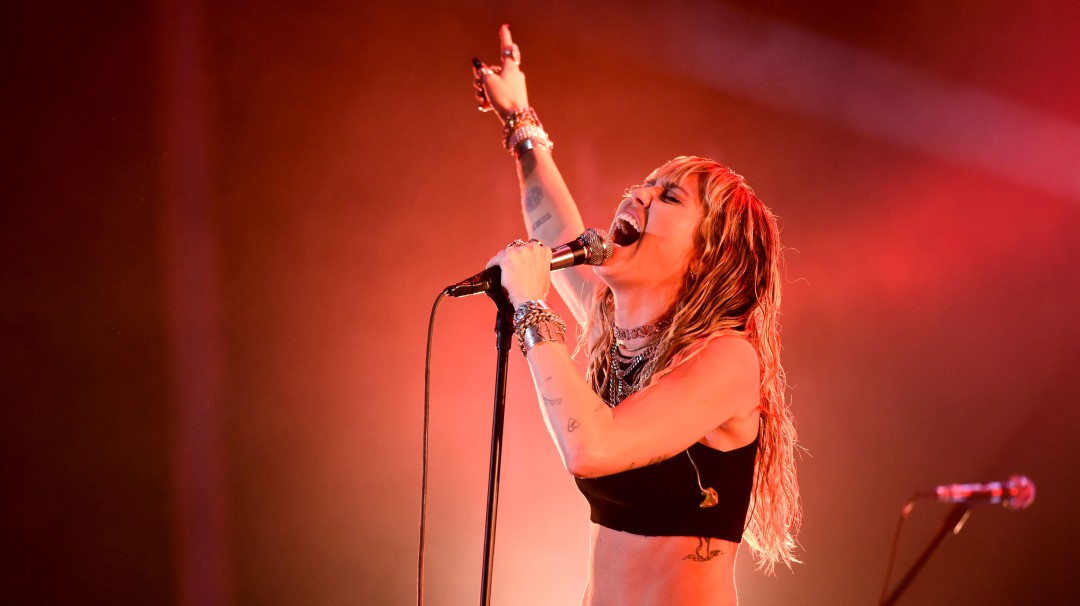 Nueva canción de Miley Cyrus habla de su ruptura con Liam Hemsworth