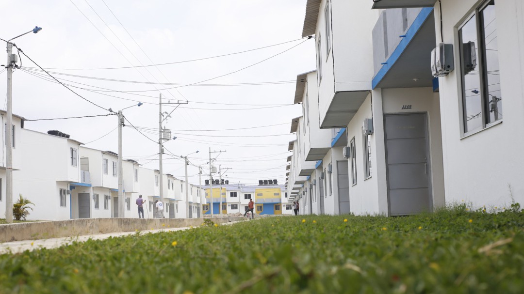 Financiar viviendas por el 90% es una buena medida: exministro de Vivienda