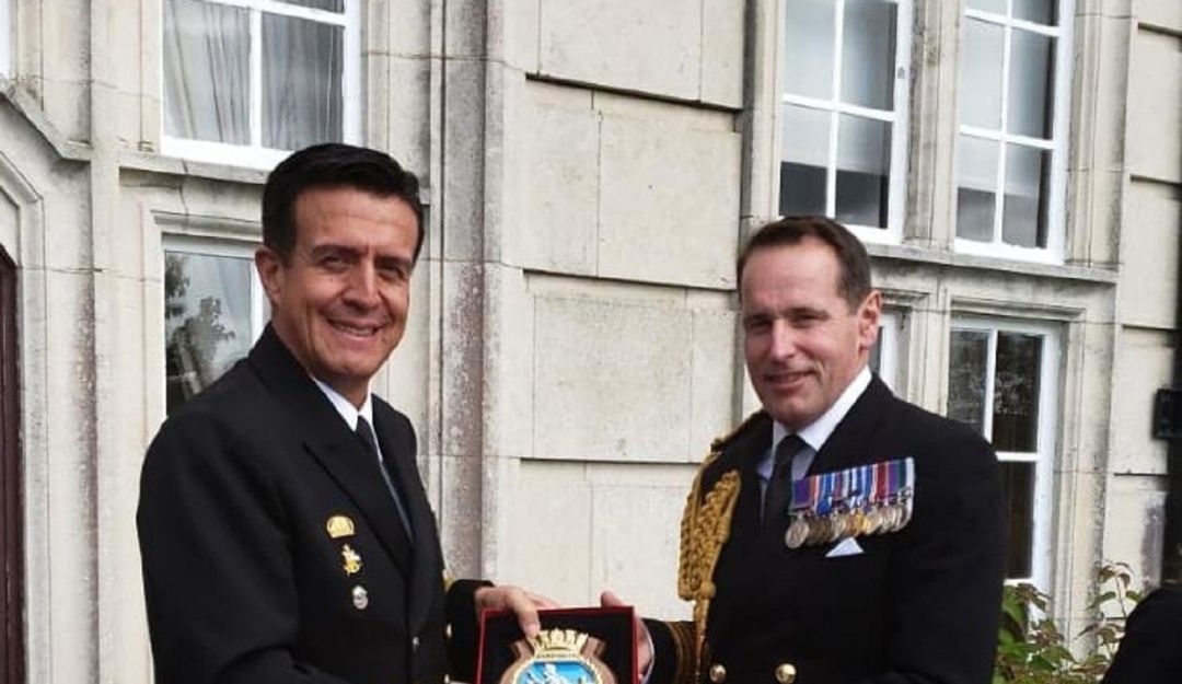 Armada Colombia: Guardiamarina colombiano se escalafona en la Real Armada Británica