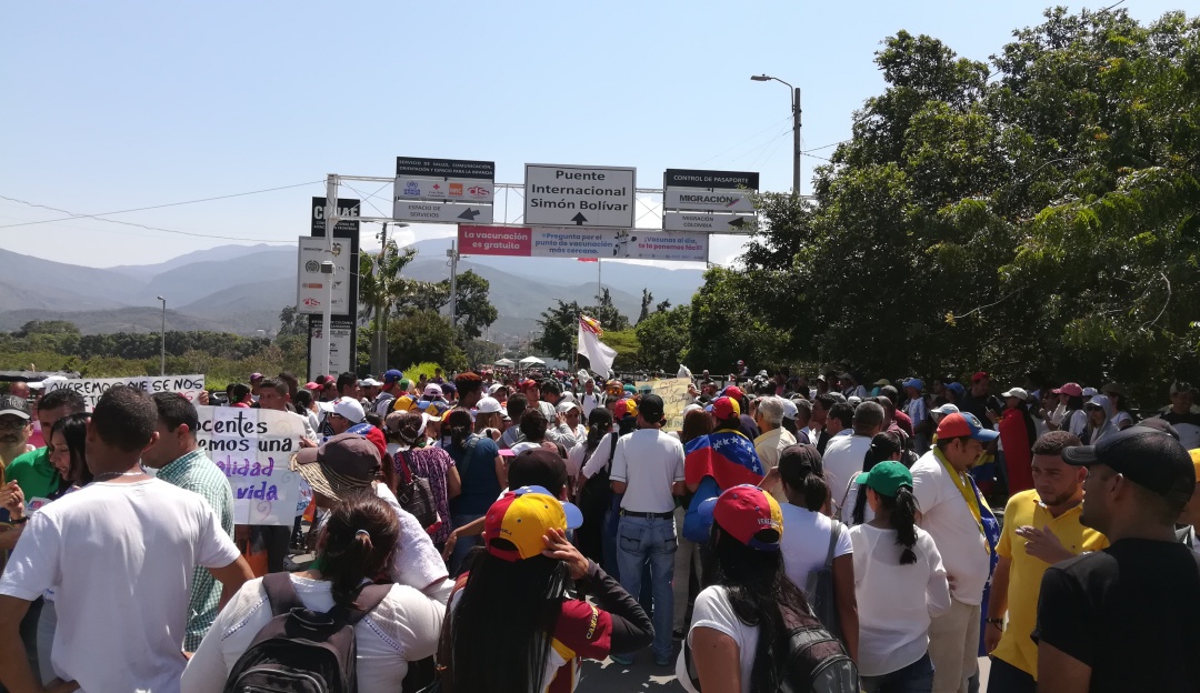 Venezolanos ingresando a Colombia