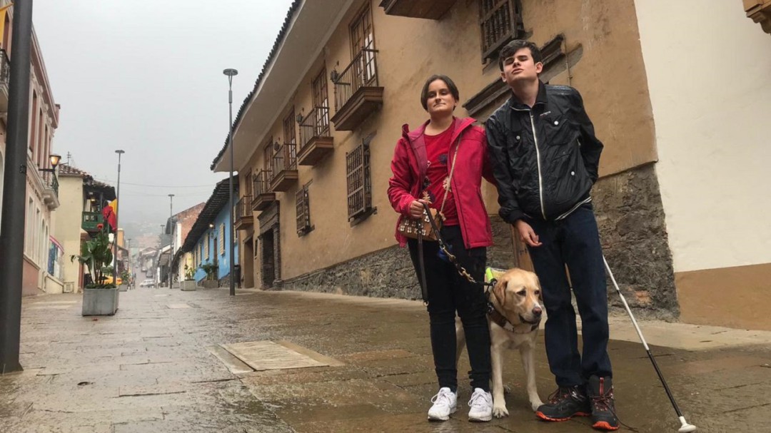 Niegan entrada al Museo Militar a turista española por ir con su perro guía