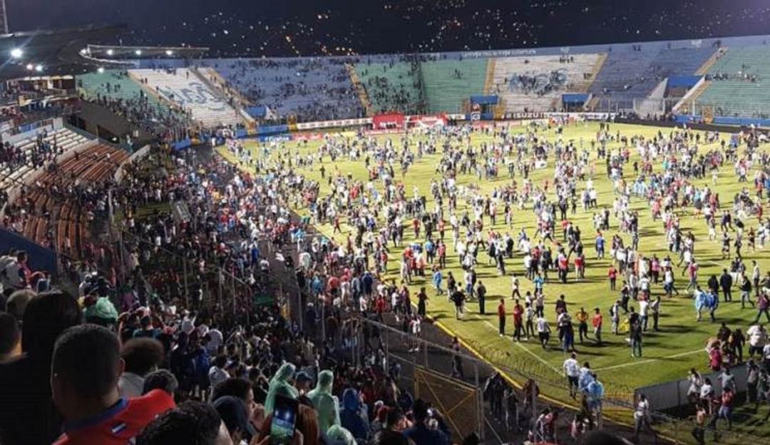 Estampida en estadio de Tegucigalpa deja tres muertos