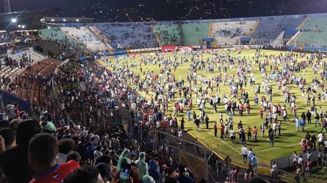 Estampida en estadio de Tegucigalpa deja tres muertos