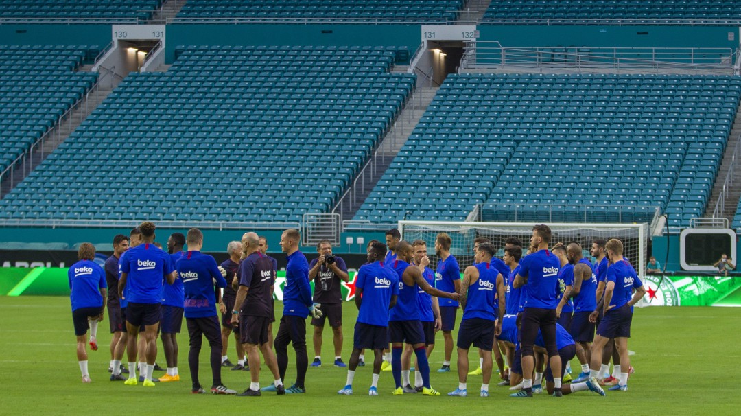 El Barcelona se entrena sin Suárez y con la duda de Messi para el Betis