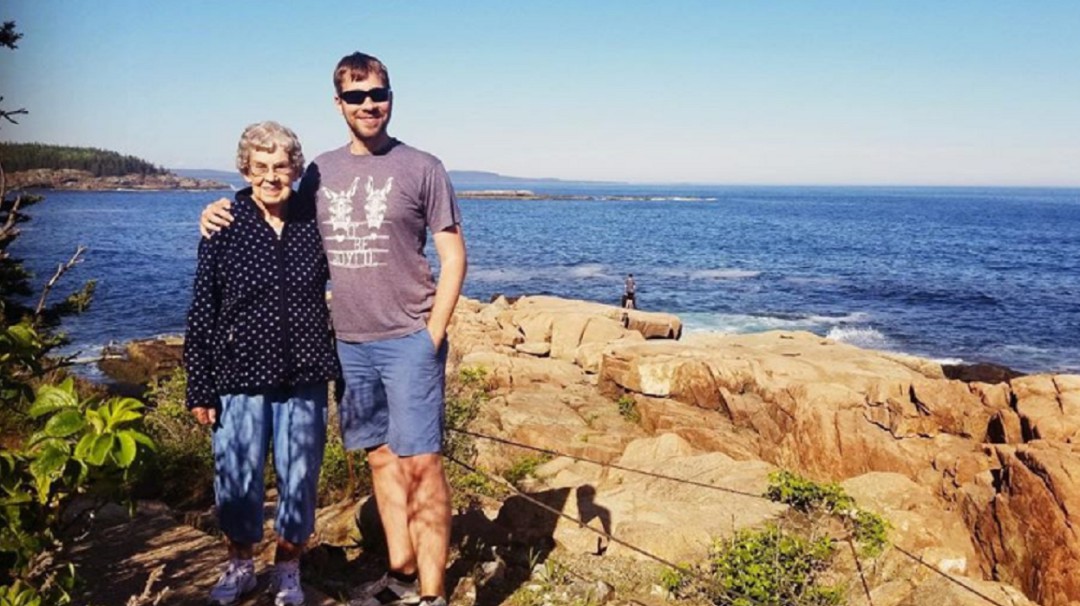 Gracias a su nieto, abuela cumplió el sueño de su vida: conocer el mar