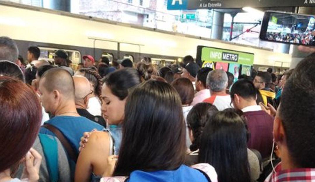 METRO, CIERRE, ESTACIONES, DAÑO: Congestión en Línea A del Metro por daño en un tren, al norte del sistema