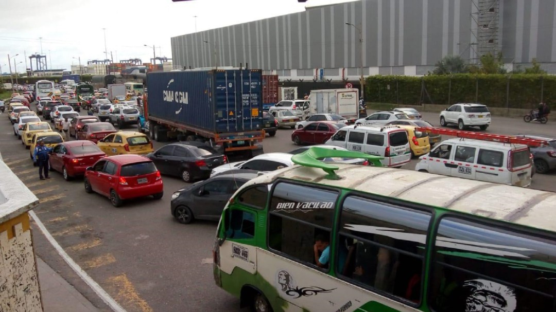 Caos en Cartagena tras protestas por cortes en el servicio de energía