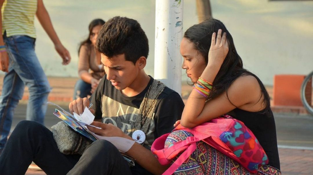 Adolescentes: el gran reto de la vacunación en Colombia