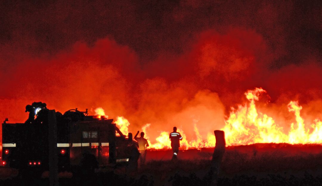 Incendios en Neiva: ¡Con la camiseta puesta! Habitantes tratan de apagar incendios en Neiva