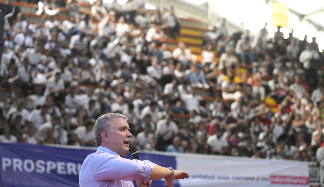 Duque ofrece a Brasil apoyo ante incendios en el Amazonas