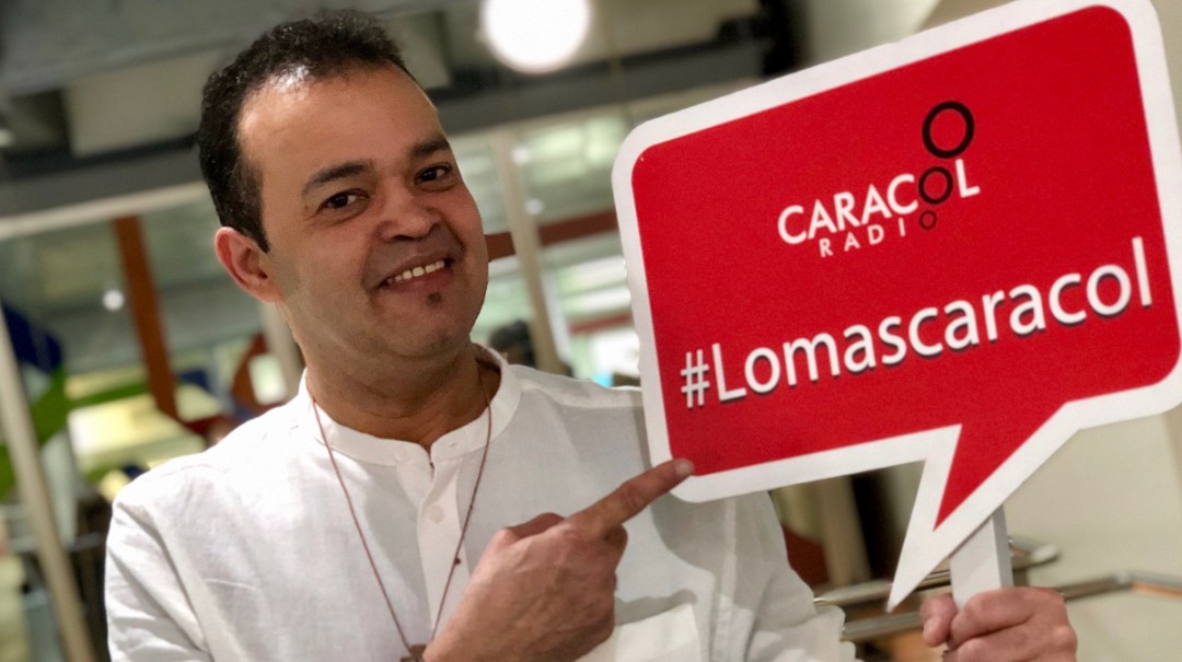 Alex Bueno rompe ausencia de 40 años sin visitar Colombia