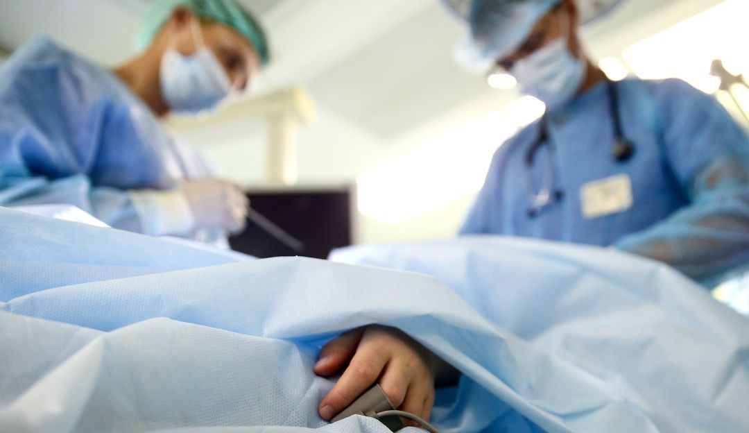 Hombre termino con sus riñones funcionando a medias: ¡El colmo! Por error médico, hombre se queda sin uno de sus riñones