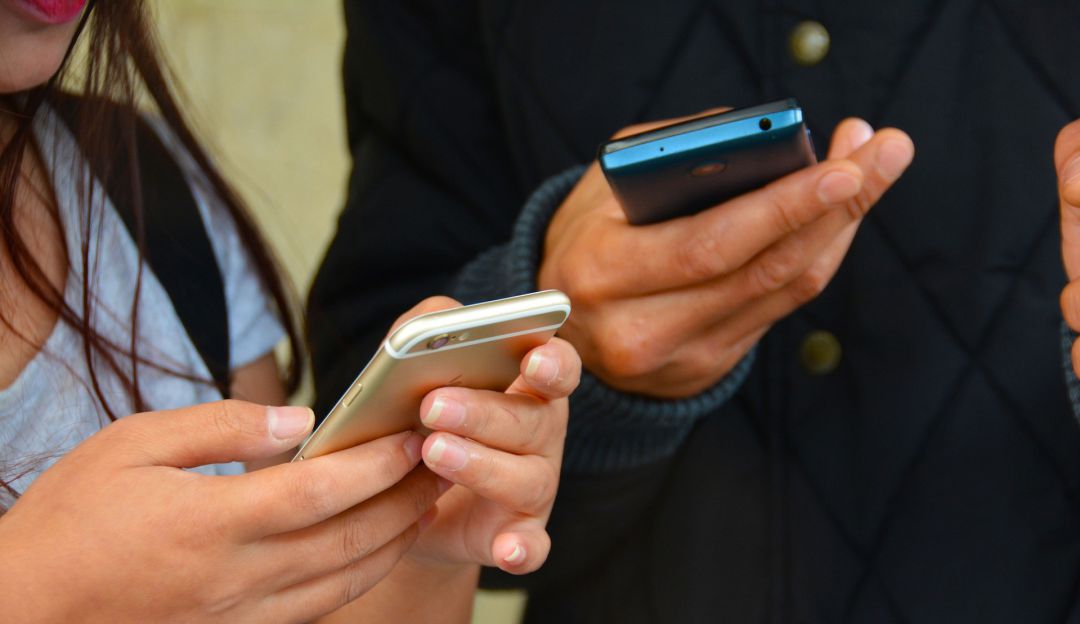 Personas espiadas por sus celulares: Estos 7 países latinoamericanos espían a sus ciudadanos por el celular