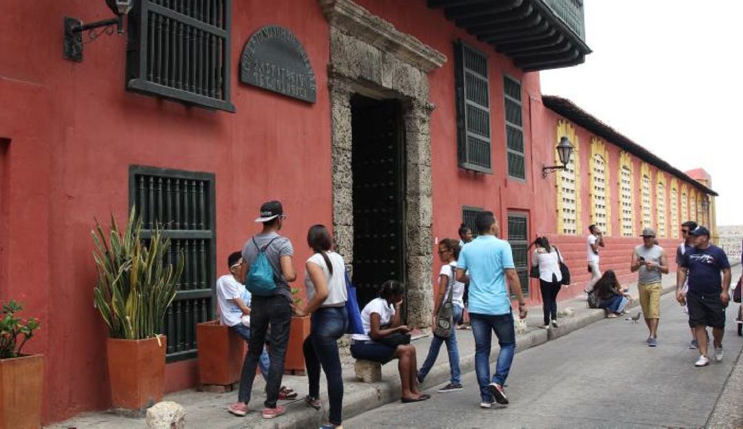 Colegio Mayor de Bolívar: Colegio Mayor de Bolívar desmiente entrega de becas a bachilleres