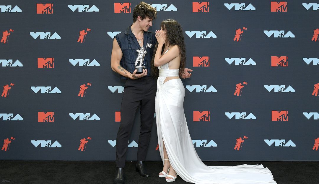 Camila Cabello y Shawn Mendes Billboard Hot 100 Señorita: ¡Lo hizo de nuevo! Camila Cabello llega al número 1 en Billboard Hot 100