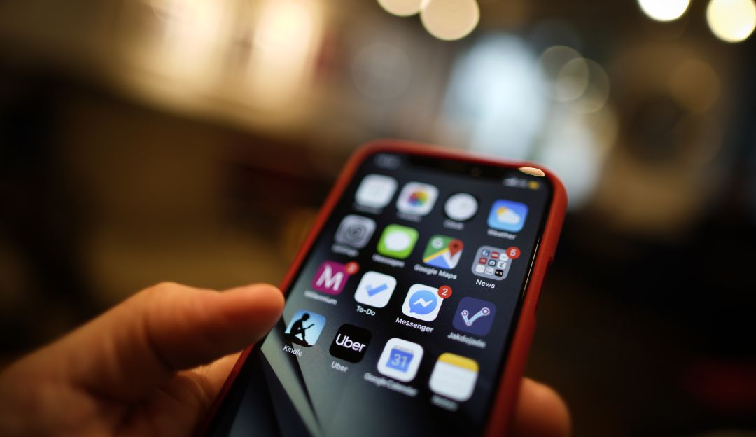 Uso de celular cuando se conduce: Cada 12 minutos es sancionada una persona por usar celular mientras conduce