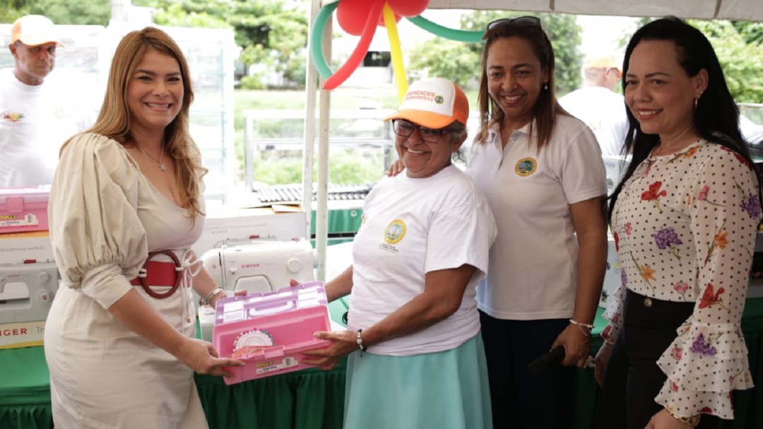 Gestión Social y Secretaría de Participación entregan ayudas en Cartagena