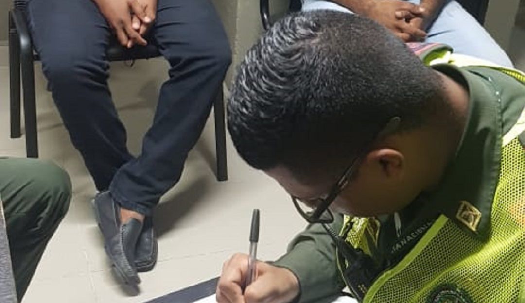Comparendo taxistas enfrentamiento puños Cartagena: Imponen comparendo a taxistas que se enfrentaron a puños en Cartagena
