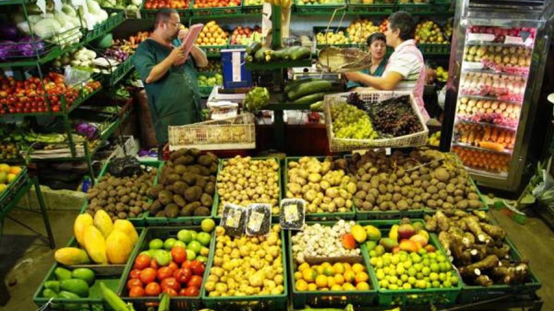 El dólar encarece los precios de los alimentos importados